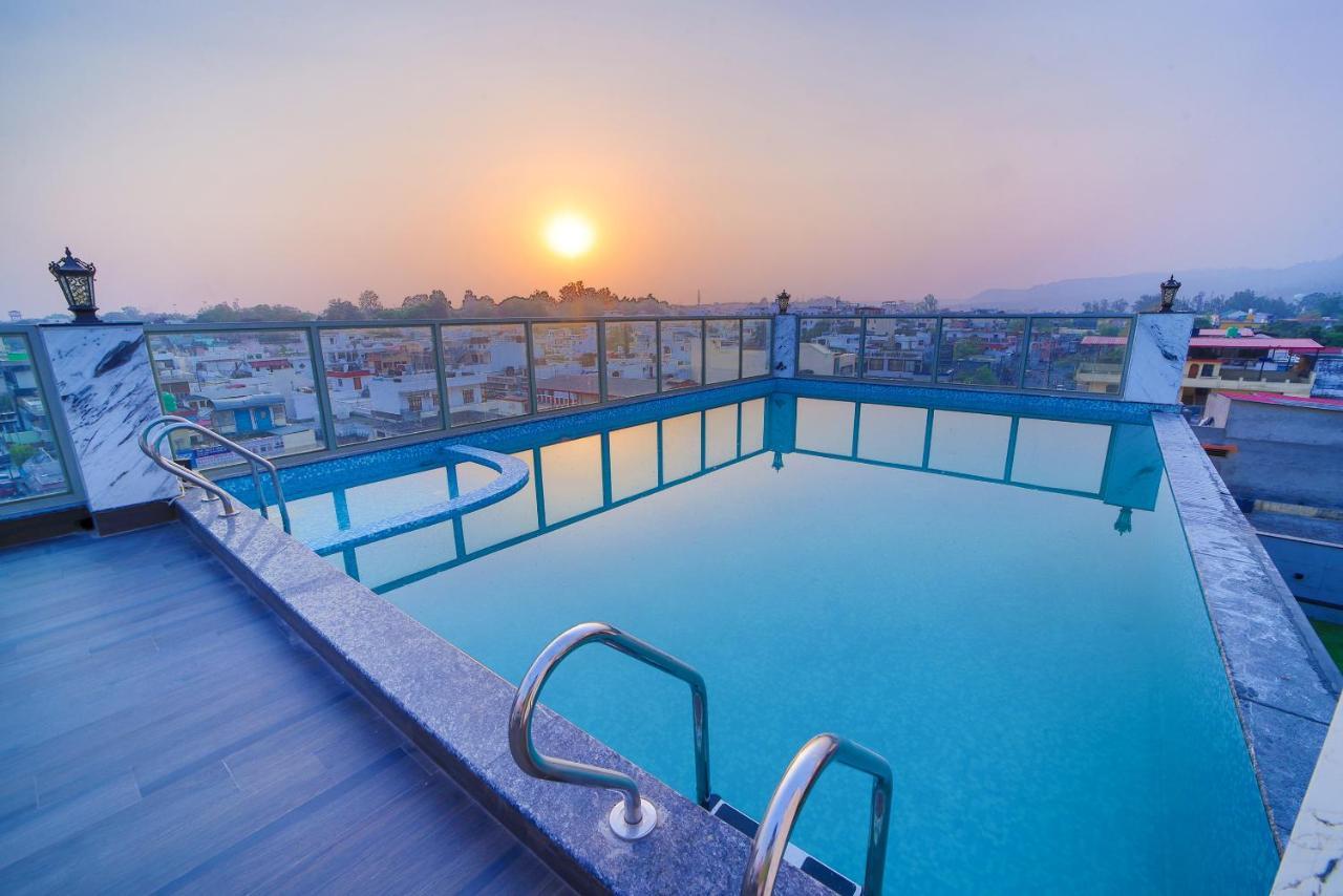 Hotel Holy Vivasa Risikés Kültér fotó