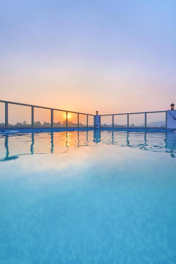 Hotel Holy Vivasa Risikés Kültér fotó