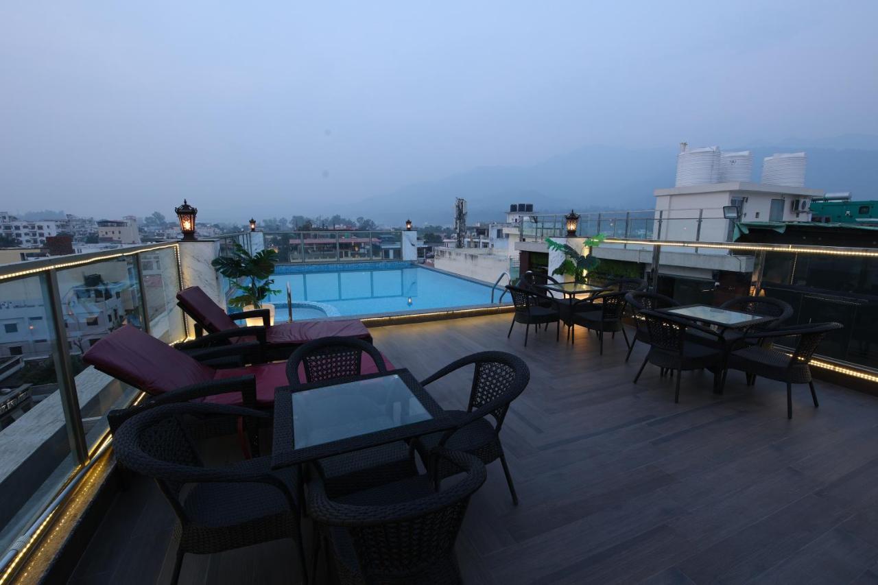Hotel Holy Vivasa Risikés Kültér fotó